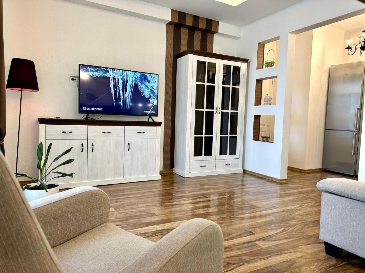 Lux Apartments In The City Center With A Coffee Machine, View Of A Theater, Near Zlata Plaza Rivne Eksteriør billede
