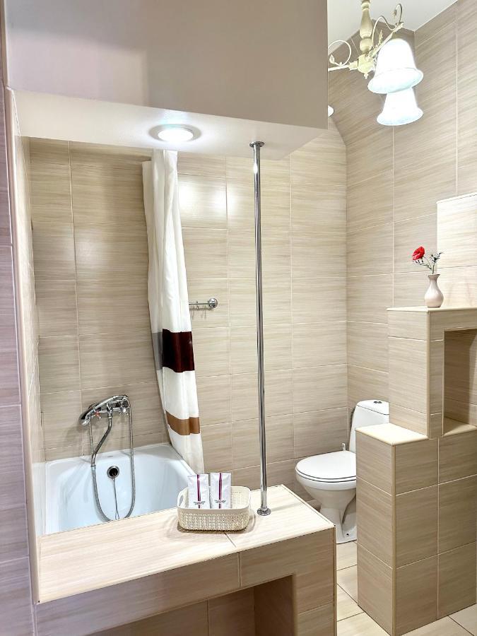 Lux Apartments In The City Center With A Coffee Machine, View Of A Theater, Near Zlata Plaza Rivne Eksteriør billede